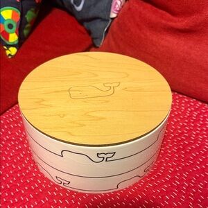 Vineyard Vines White Candle with Whale Logo